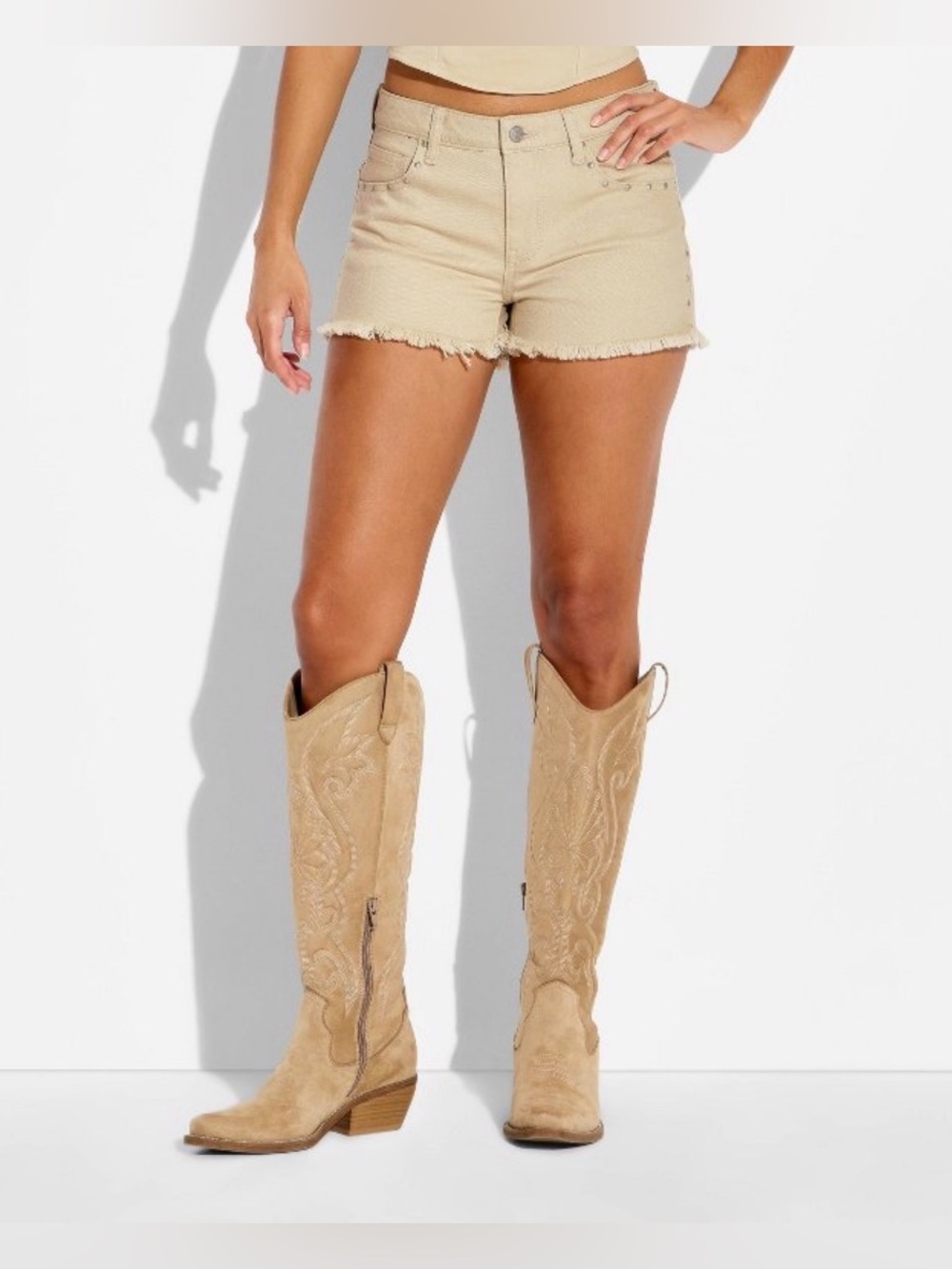 Wild Fable Women’s Mid-Rise Denim Cut-Off Shorts Studded Raw Hem Off-White Sz 00